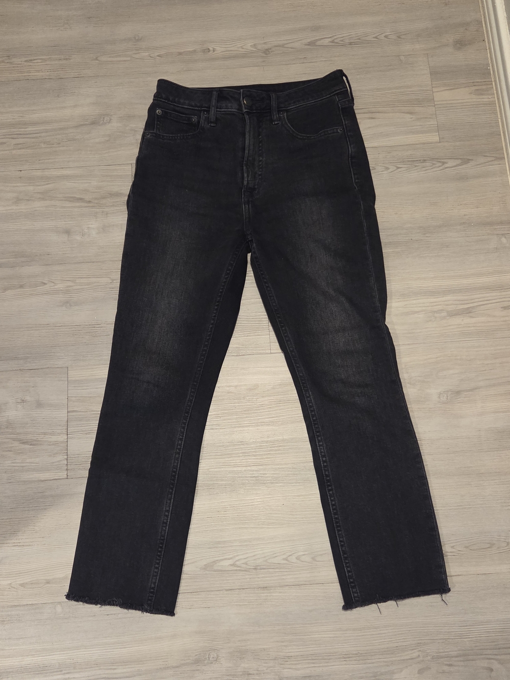 GAP Women's Washed Black Crop Jeans